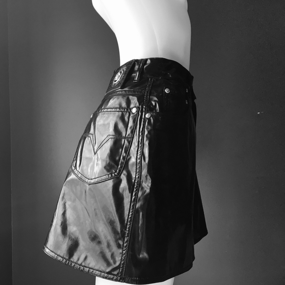 ❌SOLD❌ 🇮🇹 VTG Versace ‘Leatherette’ Skirt - Picture 5 of 8
